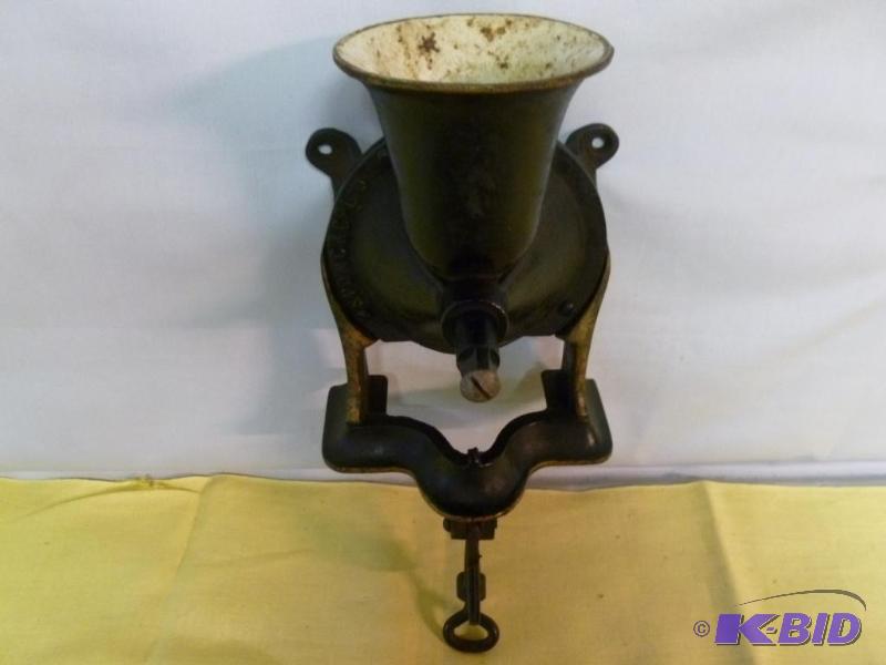 lot 113 image: Large Antique Sponc & Co. No. 4 cast iron...