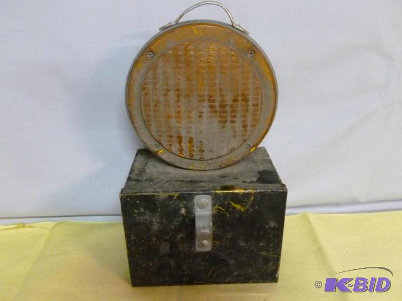 lot 117 image: Vintage Stratolite metal bodied construction ...