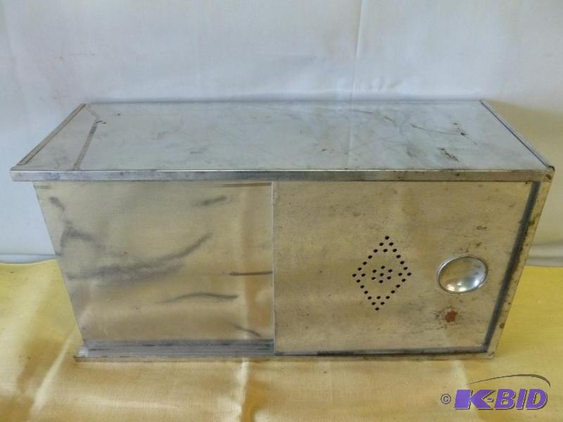 lot 124 image: Vintage metal sliding counter top bread box t...
