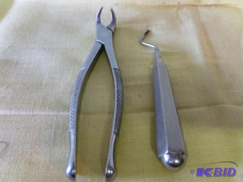 lot 129 image: Lot of two specialty tools that includes a ma...
