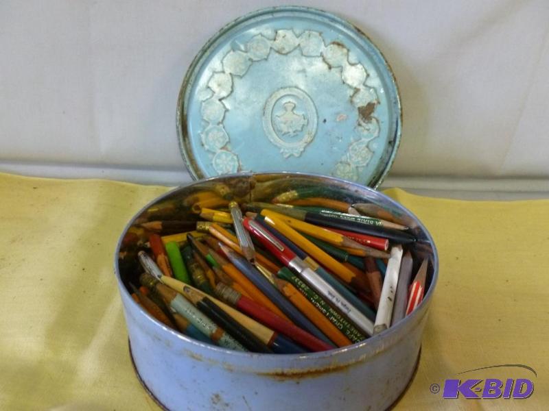 lot 131 image: Large lot of pens and pencils, several vintag...