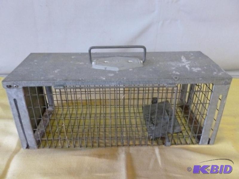 lot 135 image: Victor metal small animal live trap that meas...