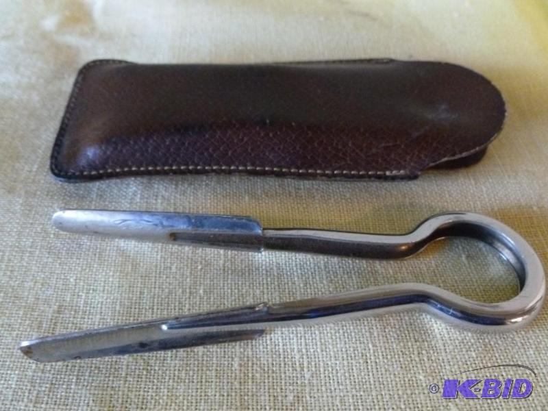 lot 156 image: Vintage Cooks chrome plated metal pipe reamer...