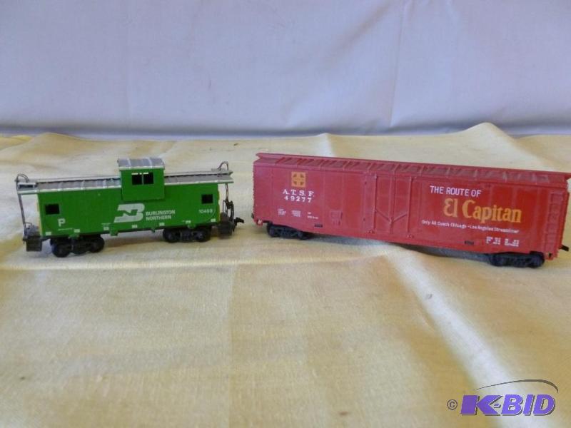 lot 168 image: Lot of two HO Scale train cars....