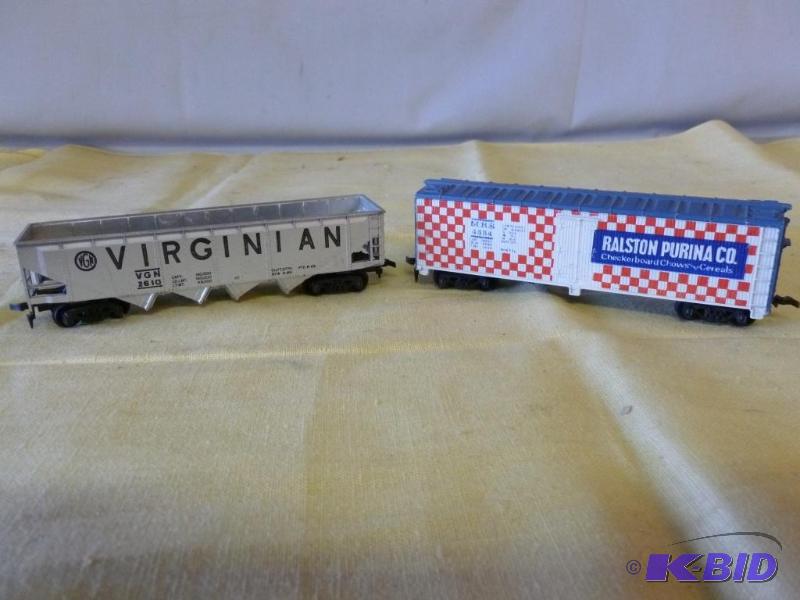 lot 170 image: Lot of two HO Scale train cars....