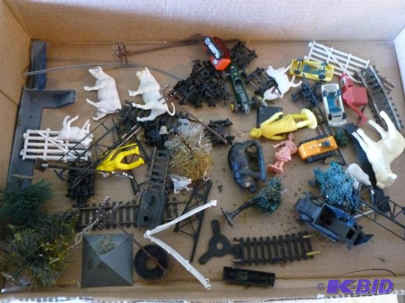 lot 174 image: Large lot of HO scale train set scenery piece...