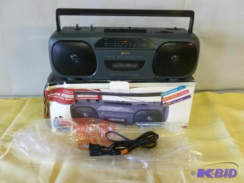 lot 190 image: GPX amfm stereo cassette recorder portable r...