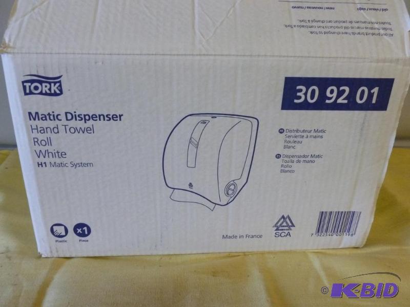 lot 196 image: Tork&nbspMatic Dispenser,&nbsppaper towel r...