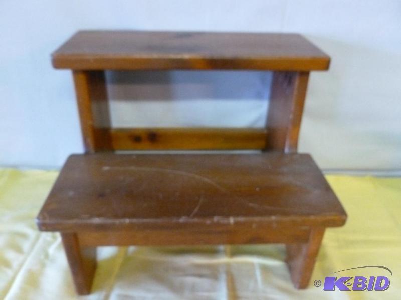 lot 206 image: Nice solid wood step stool, good usable condi...