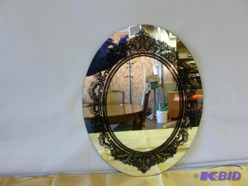 lot 210 image: Beautiful Umbra decorative oval hall mirror t...