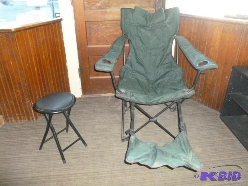lot 223 image: This lot consists of a nice fold up outdoor p...