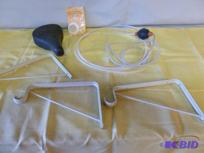 lot 235 image: This lot consists of metal shelf brackets, ne...