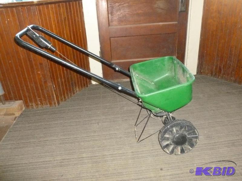 lot 240 image: Scotts Speedy Green 1000 lawn fertilizer spre...