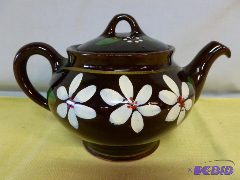 lot 29 image: Beautiful Royal Canadian hand painted pottery...