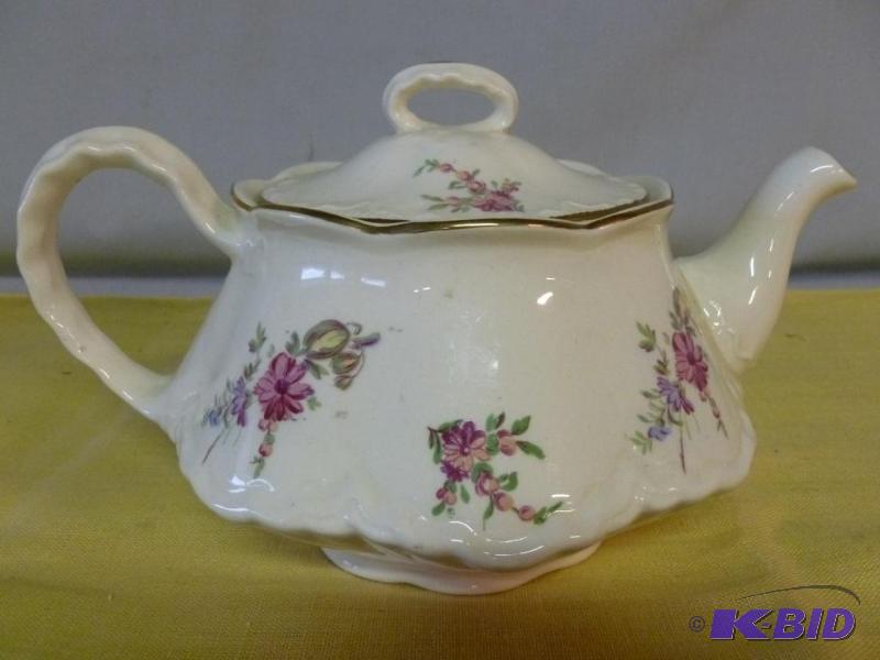 lot 30 image: Beautiful Vintage Homer Laughlin hand painted...