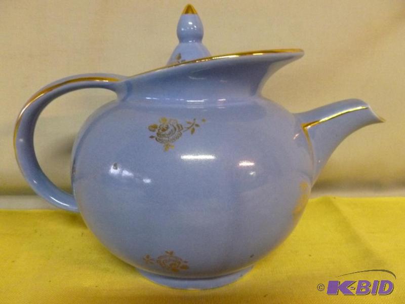 lot 31 image: Vintage Hall porcelain tea pot that measures ...