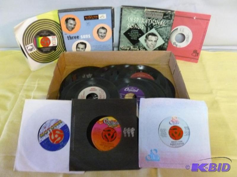 lot 34 image: Large lot of collectible 45s records....