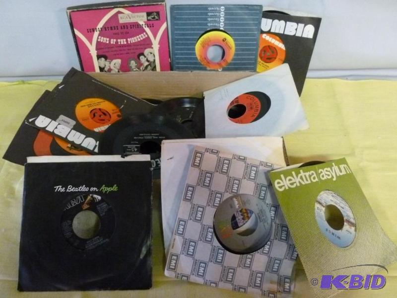 lot 36 image: Large lot of collectible 45s records....