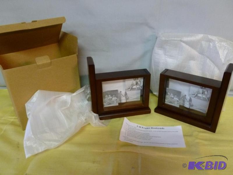 lot 44 image: Beautiful Jordan JM Mark 3-D Frame Bookends, ...