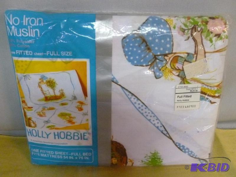 lot 72 image: Collectible Holly Hobbie - full bed fitted sh...