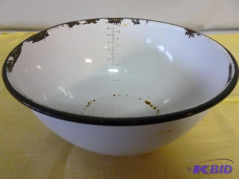 lot 86 image: Vintage Vollrath black and white enamelware m...