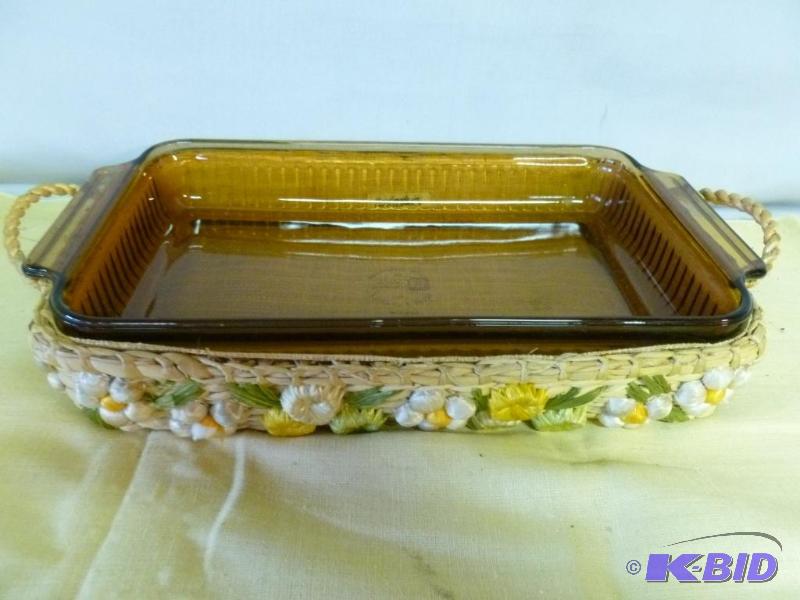 lot 88 image: Anchor Hocking 8" x 12.5" glass bak...