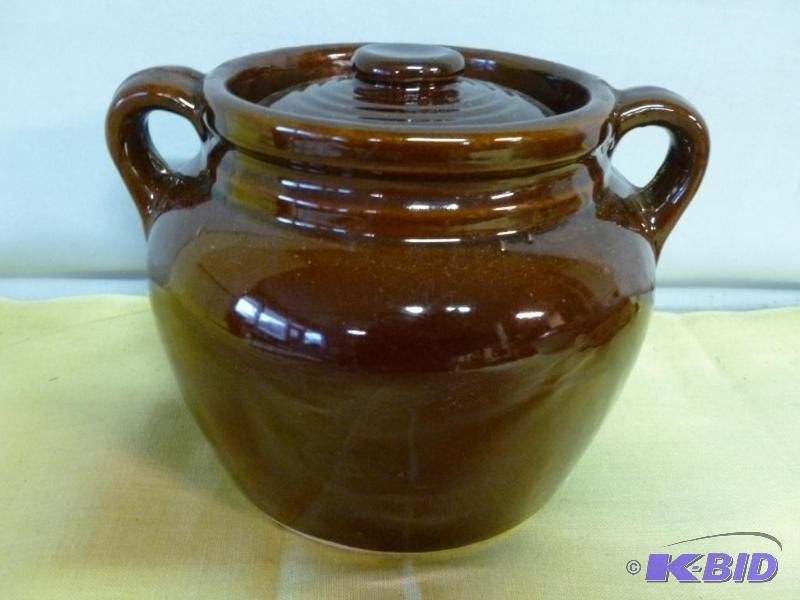 lot 94 image: Large vintage double handled bean pot with li...