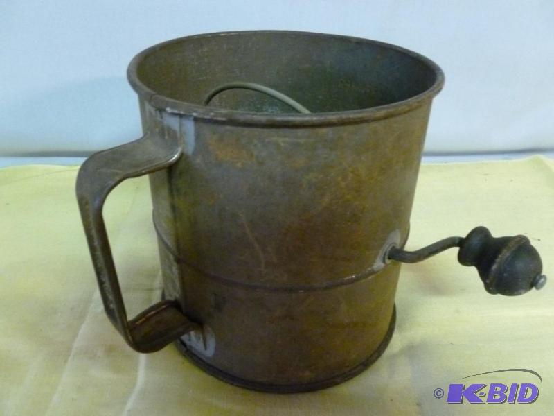lot 98 image: Large Vintage Kreamer No. 2 wood handled flou...