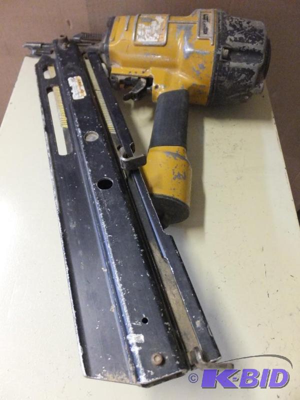 lot 15 image: Pneumatic Nail Gun