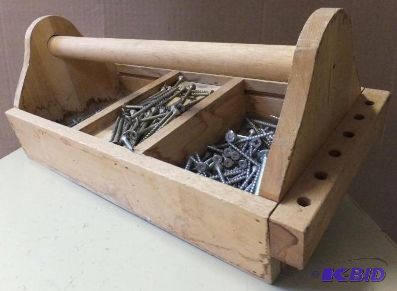 lot 17 image: Nail  Gadget Carrier