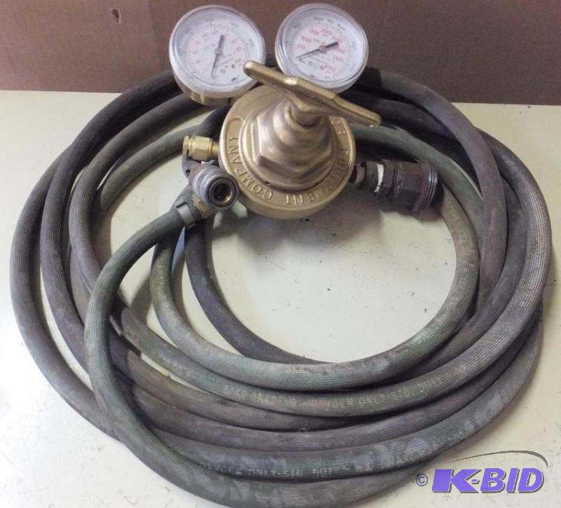 lot 29 image: Oxygen Regulator