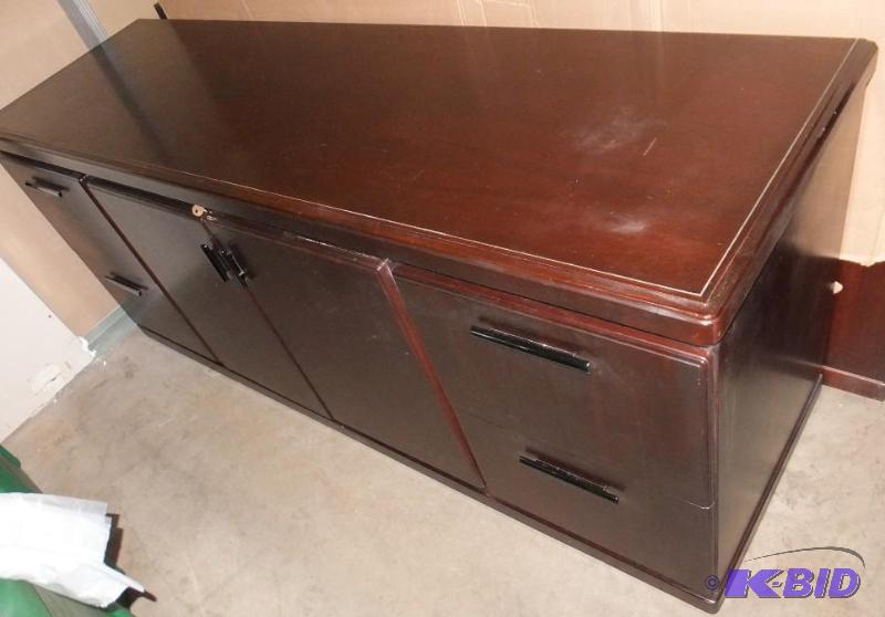 lot 3 image: Credenza