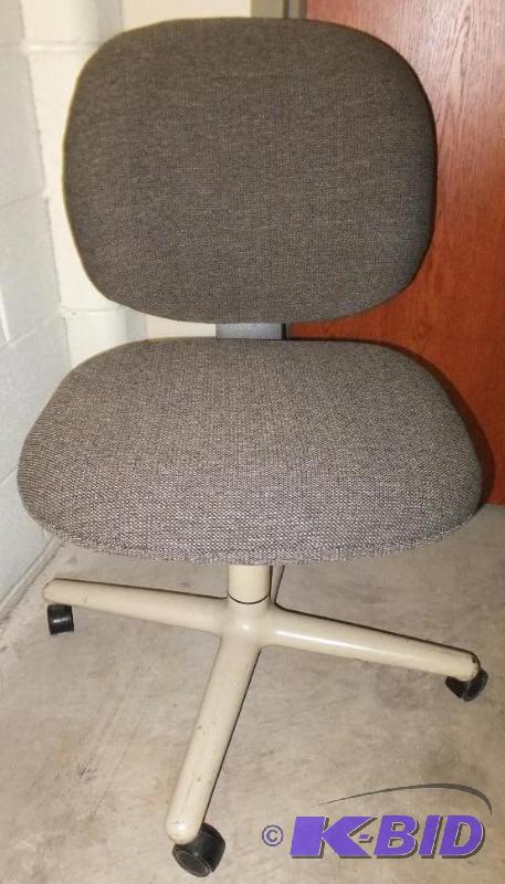 lot 54 image: Office Chair