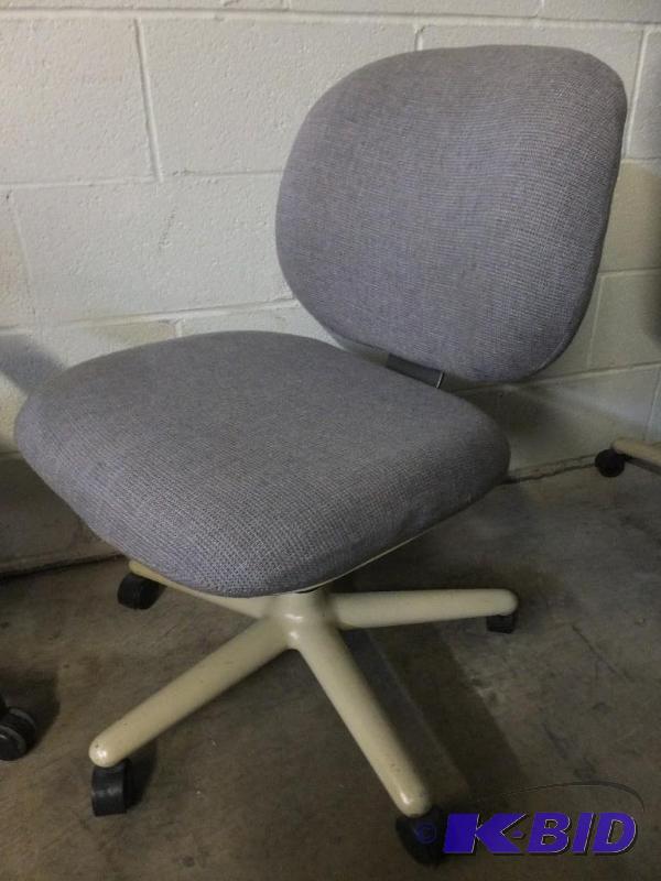lot 57 image: Office Chair