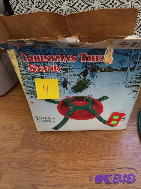 Old school live tree stand...
