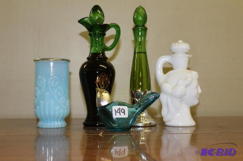 lot 149 image: Avon Lot   4 Perfume&nbspbottles and a ...