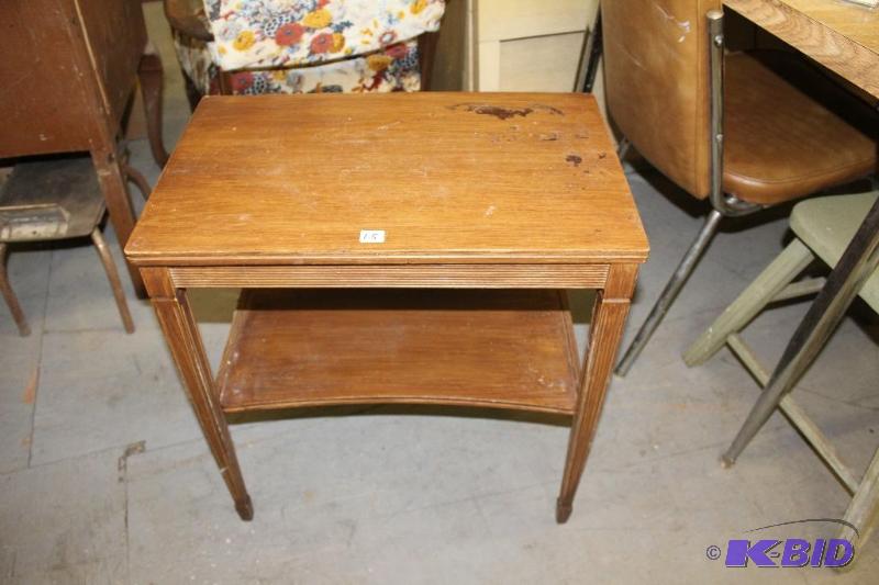 lot 15 image: Vintage End Table ...