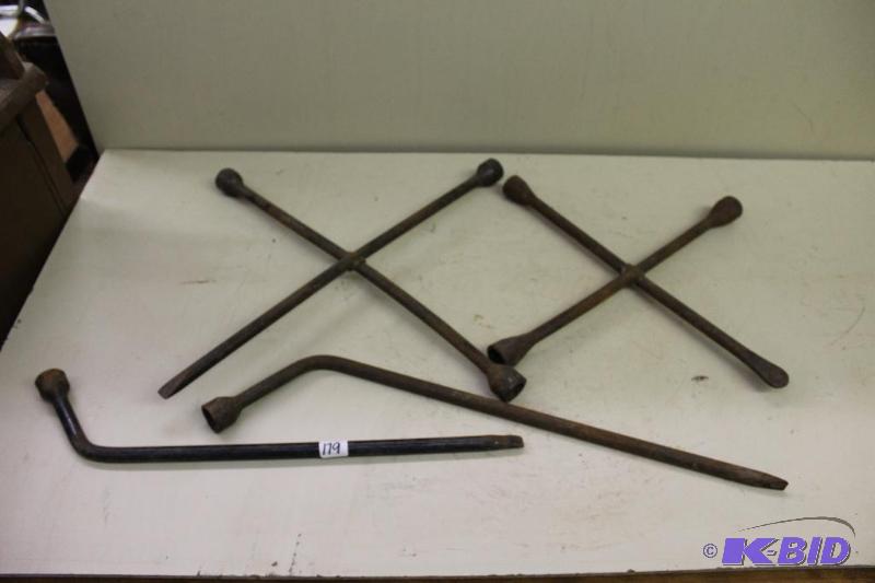 lot 179 image: Assorted Tire Irons ...