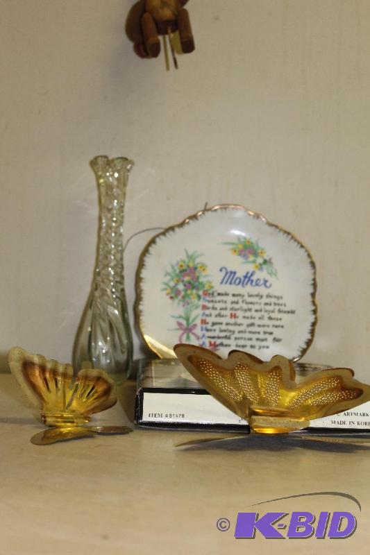 lot 210 image: Assorted Decorative&nbspItems ...