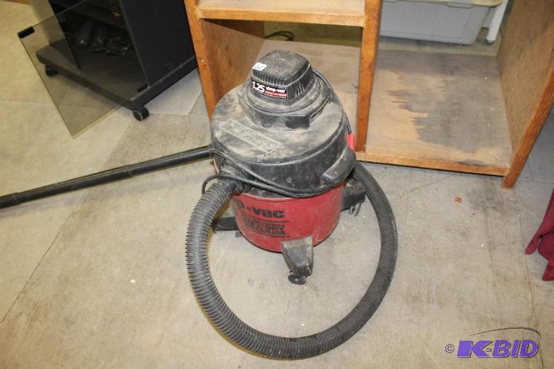 lot 22 image: 5 Gal 1.25 HP Shop Vac Tested and Works Well...