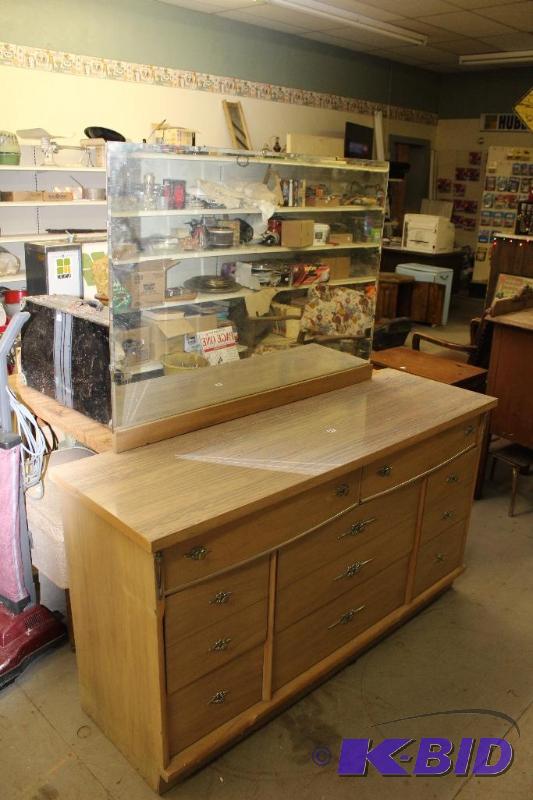 lot 25 image: Vintage Dresser with Mirror  Excellent condit...