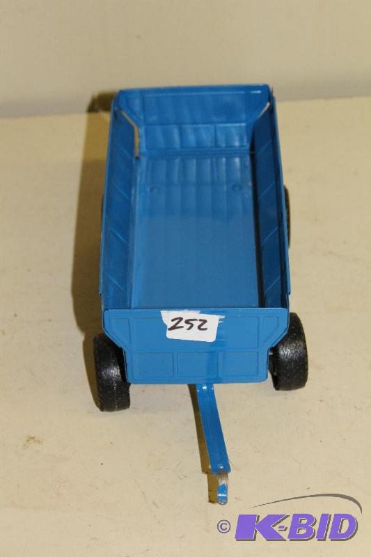 lot 252 image: ERTL&nbspWagon ...