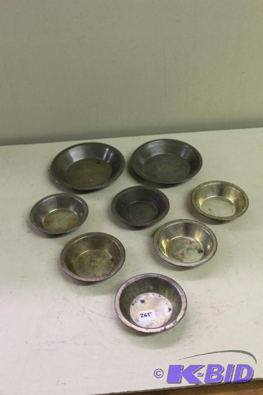 lot 265 image: Small Pie Tins ...