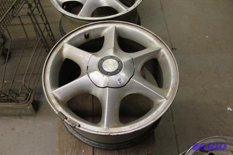lot 58 image: 01&nbspOldsmobile Aurora&nbsp5 Bolt Alumin...