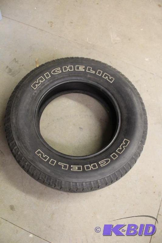 lot 60 image: 1 Michelin Cross Terrain Tire  P23570R1...