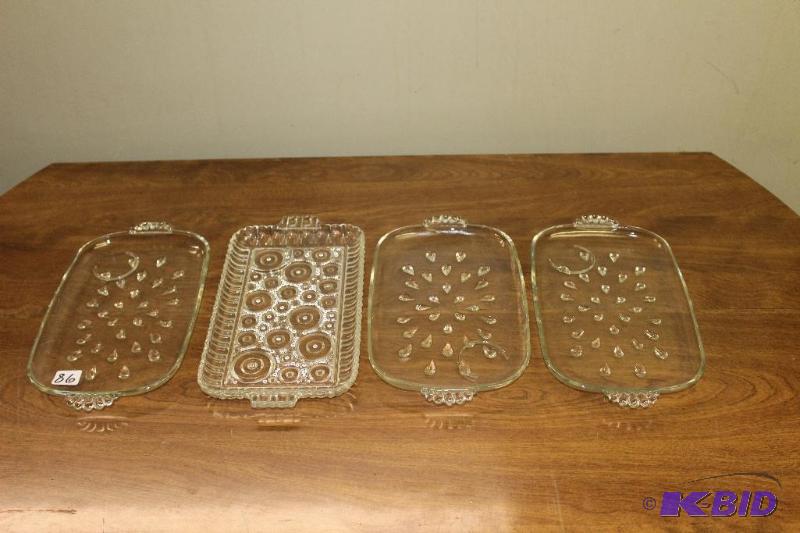 lot 86 image: 4 Glass Serving Trays ...