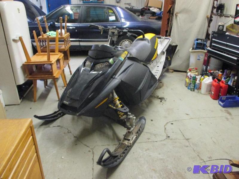 lot 2 image: 2003 Ski-Doo MXZX&nbsp440 race sled Paddle t...
