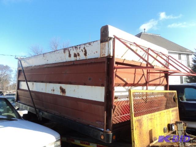 lot 3 image: Grain truck bed with hoist and tarper, approx...