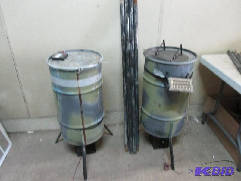 lot 33 image: 2 deer feeders with legs...