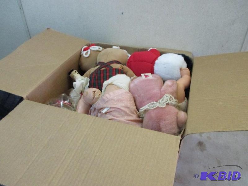 lot 37 image: Box of stuffed animals...